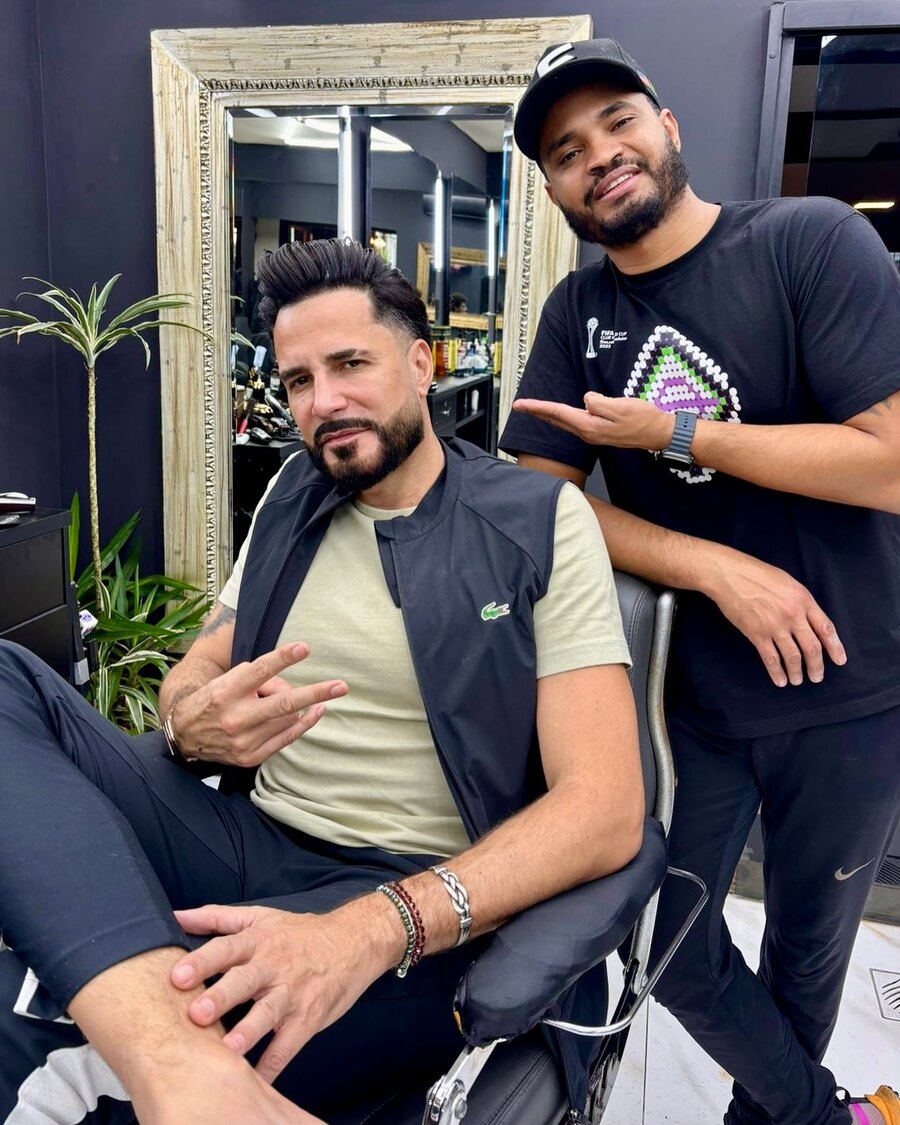 Atendimento no ambiente da Barbearia Dill Black